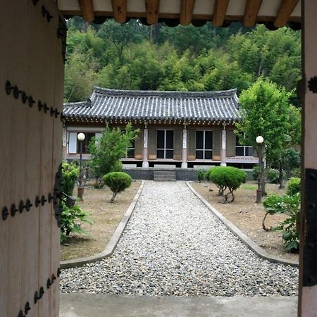 Goseong Choi Pilgan'S Old House Hotell Eksteriør bilde
