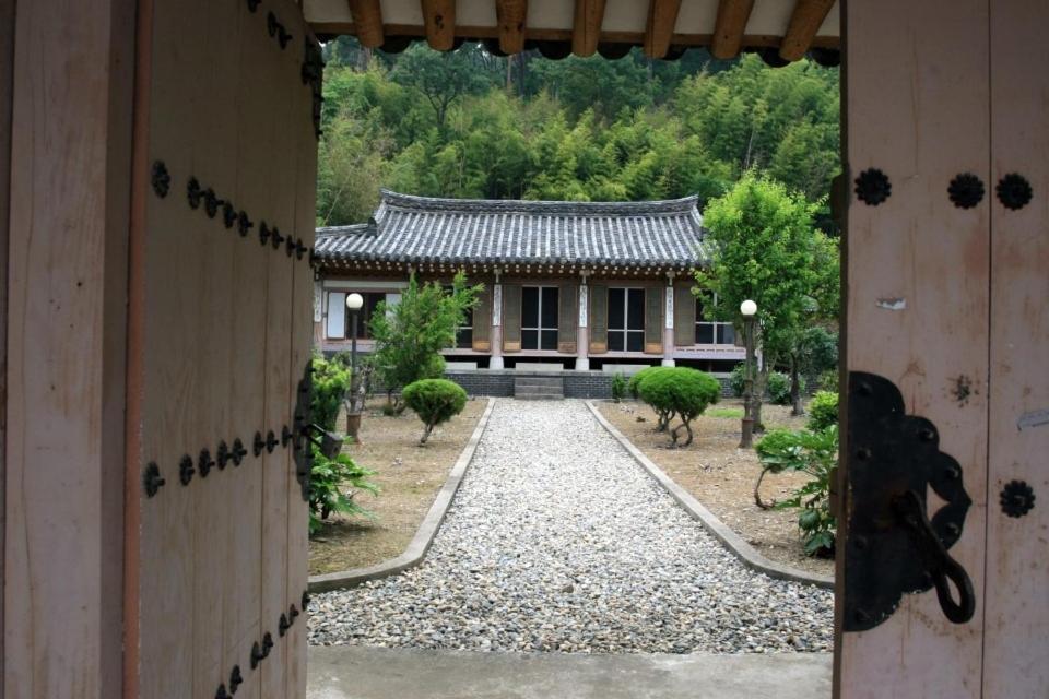 Goseong Choi Pilgan'S Old House Hotell Eksteriør bilde
