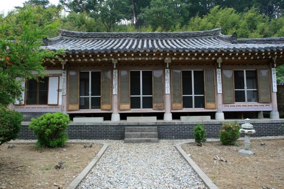 Goseong Choi Pilgan'S Old House Hotell Eksteriør bilde